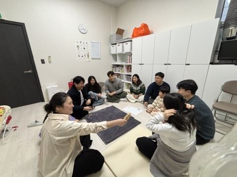 둥글게 둘러앉아 나누는 소그룹 모임